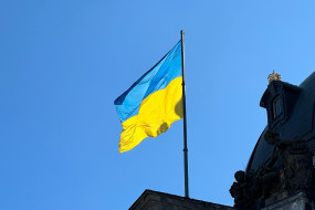 Ukrainische Flagge auf Bundestag