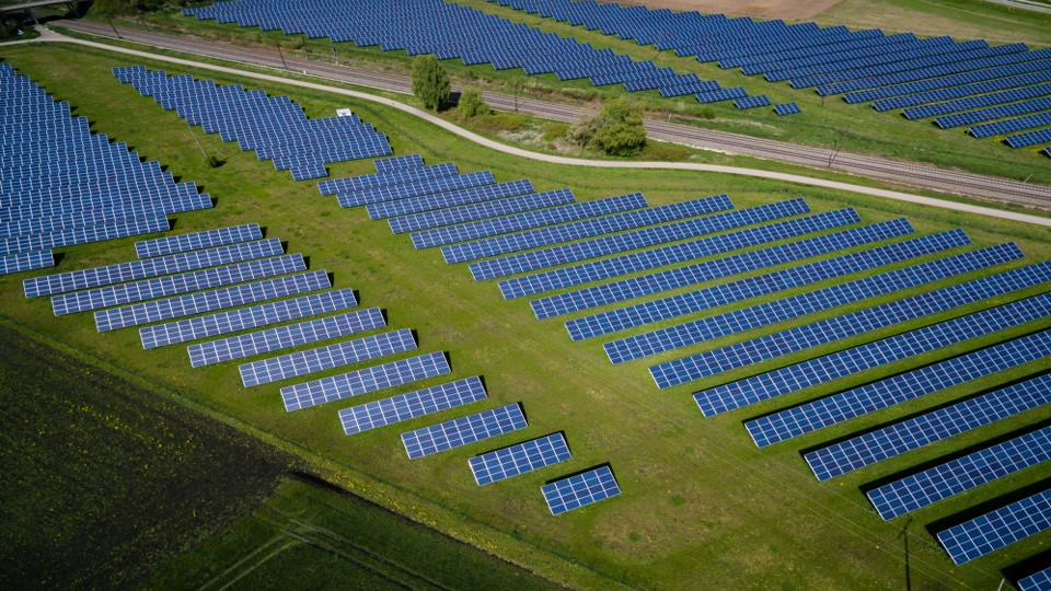 Solarzellen auf Landschaft