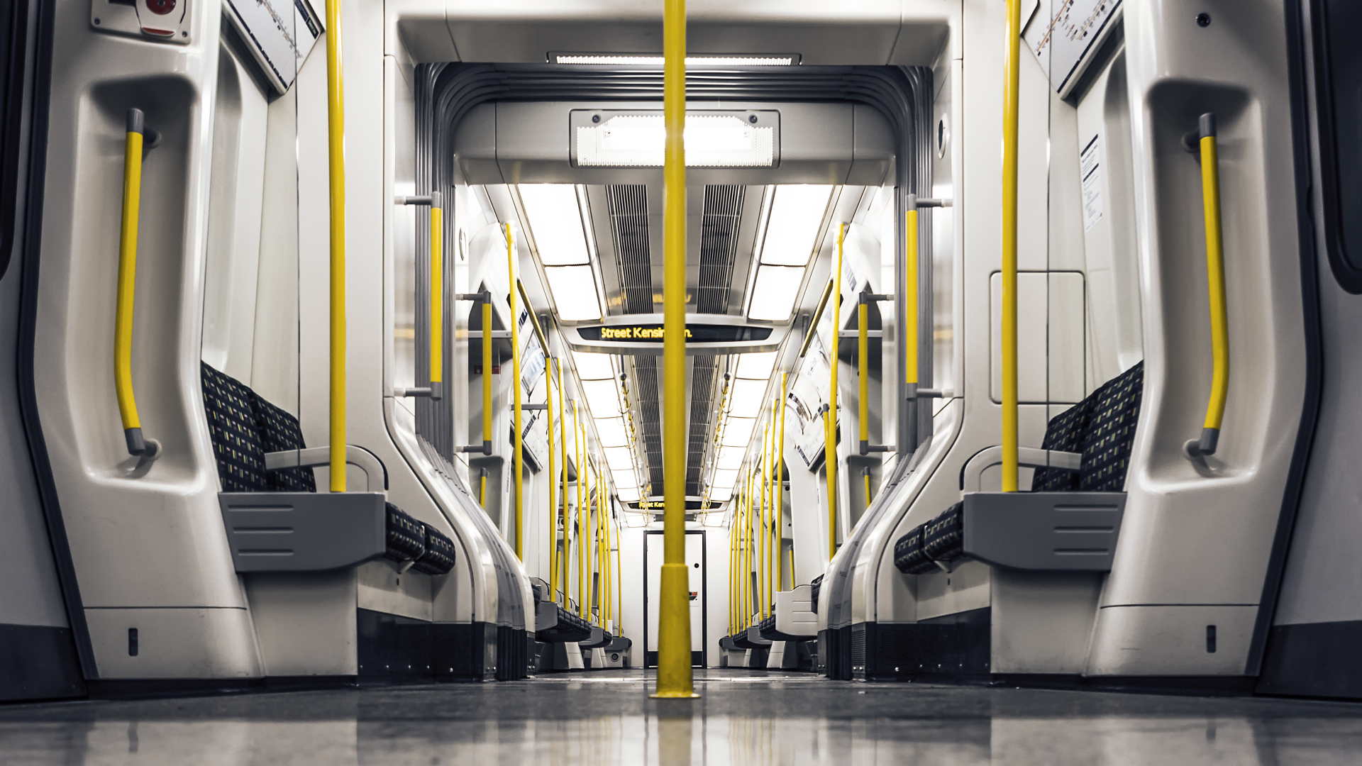 Themenbild Mobility U-Bahn-Innenraum