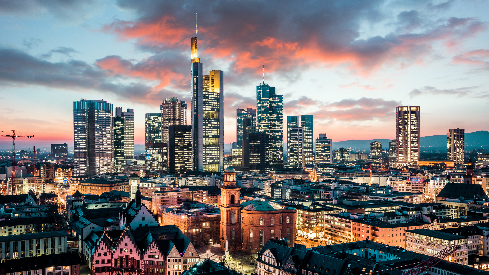 Innenstadt Frankfurt bei Sonnenuntergang