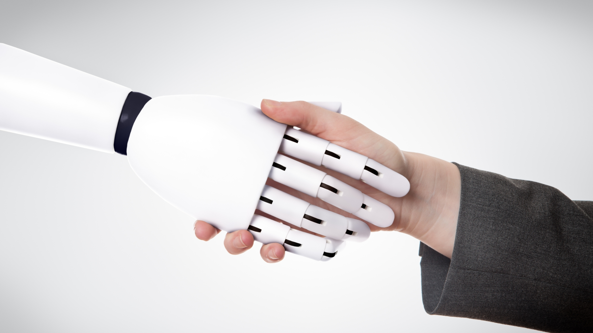Roboter und Mensch geben sich die Hand