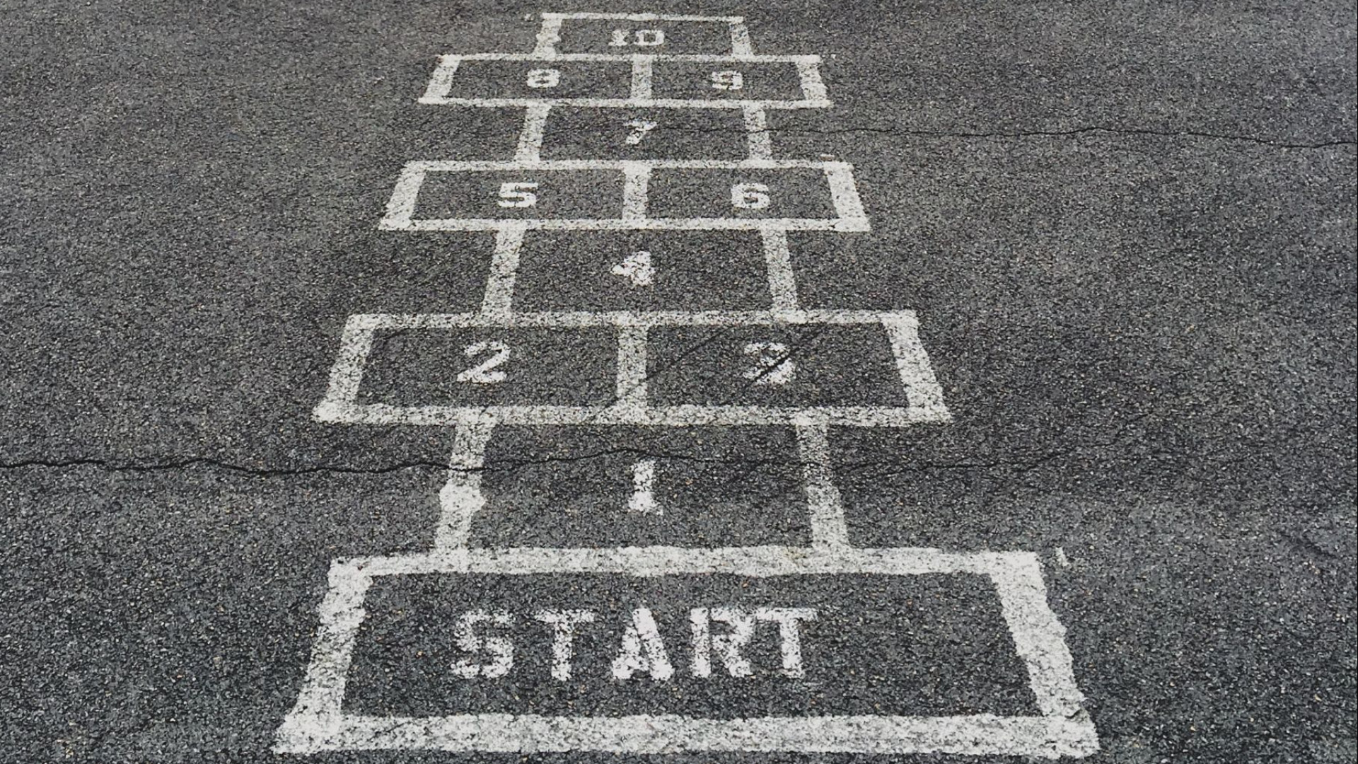 Himmel-und-Hölle-Hüpfspiel