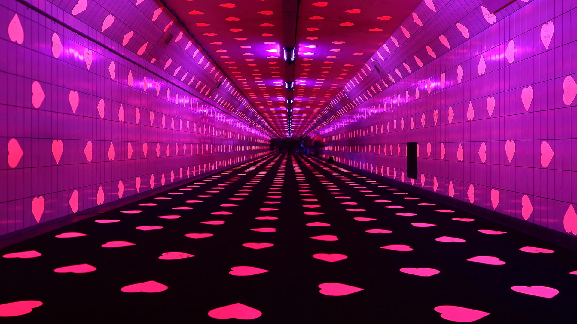 Tunnel mit Herzen