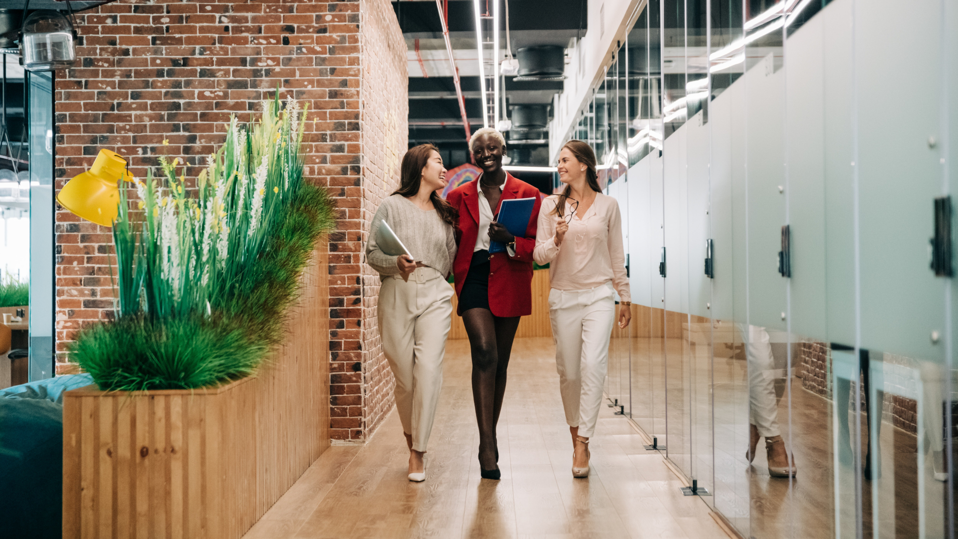 drei Frauen im Büro