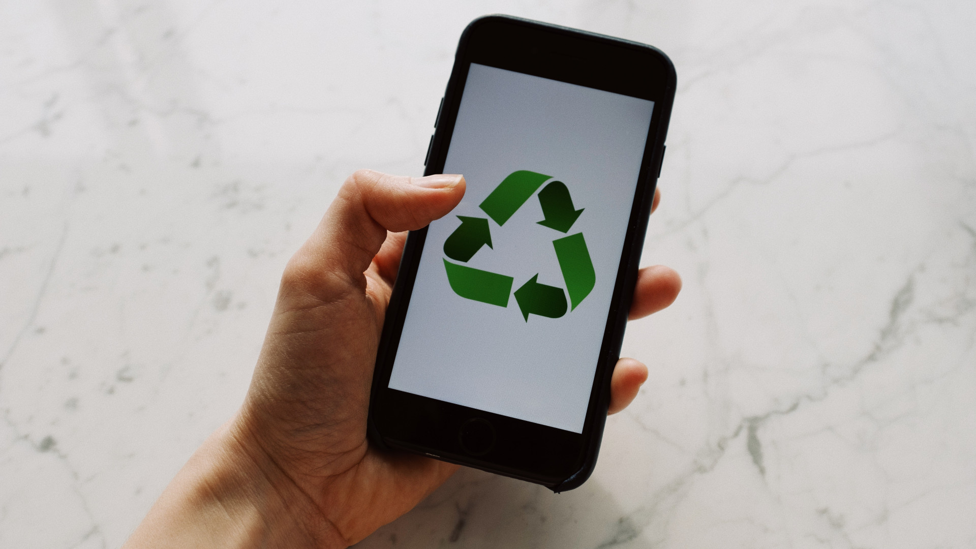 Altgeräte - Recycling - Smartphone - Refurbished - Kreislauf - Resourcen