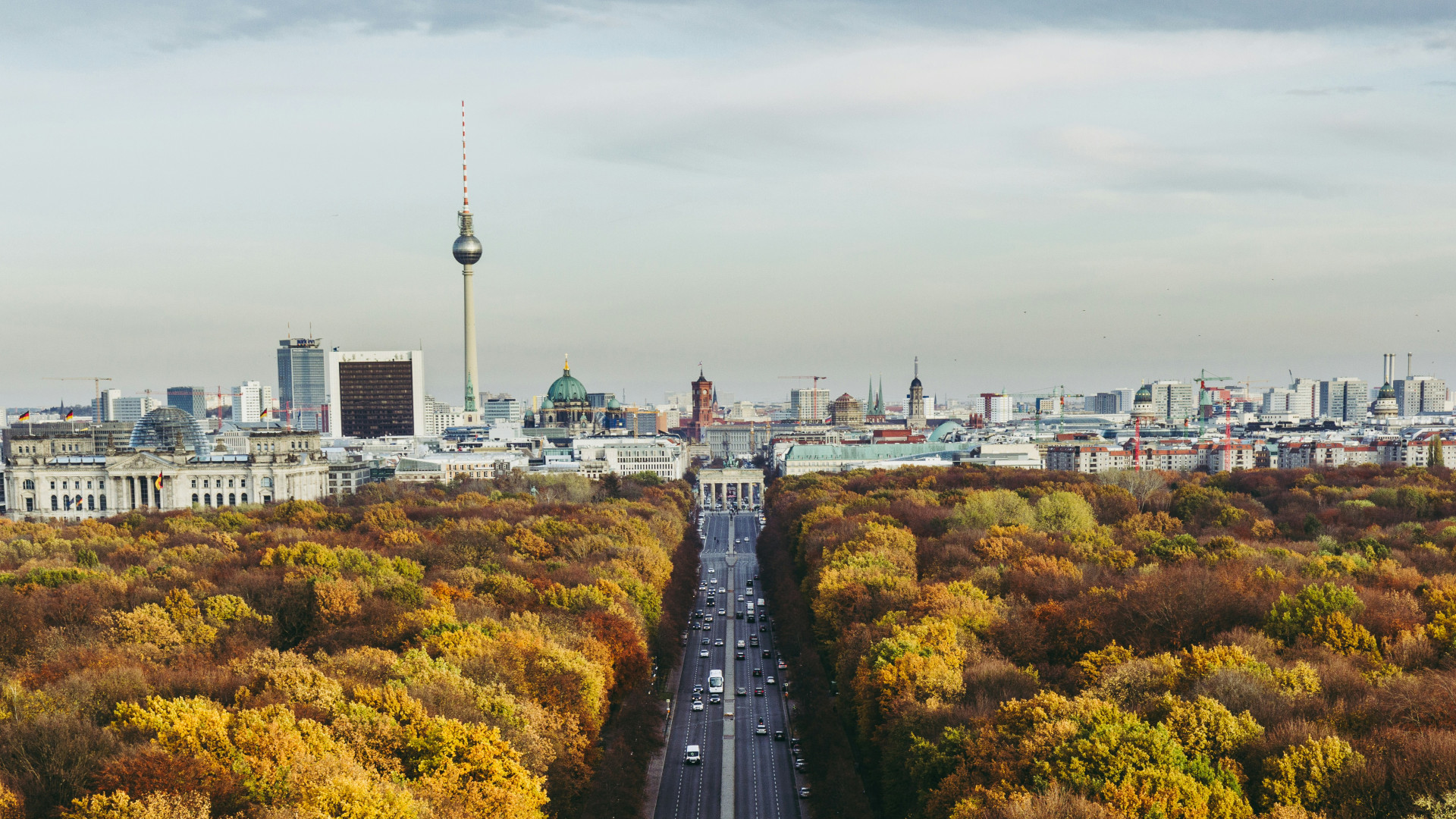 Skyline von Berlin, fotografiert von der Spitze der Siegessäule, Weitwinkel