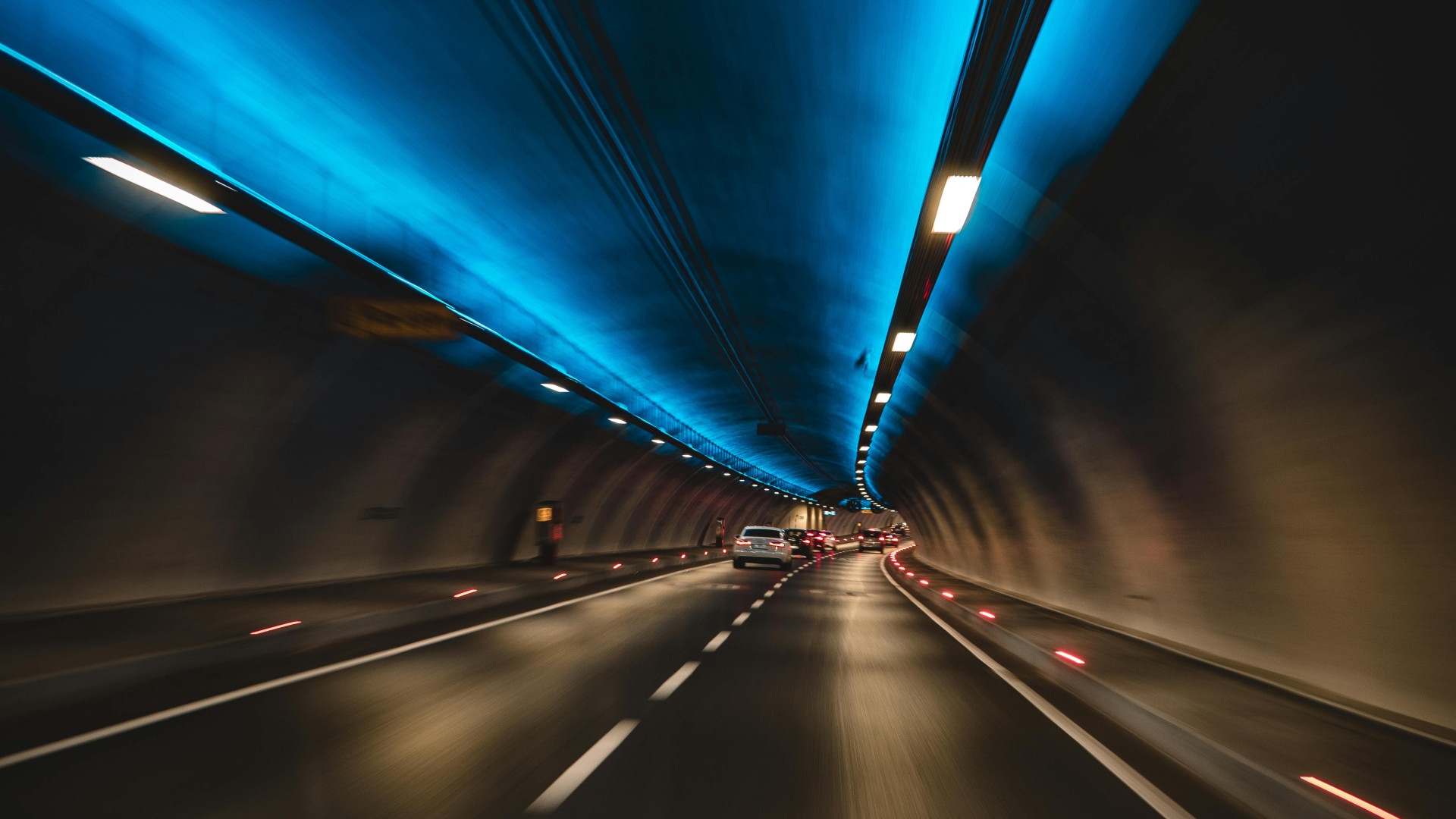 Autonomes Fahren - Mobility - Mobilität - Auto - Verkehr - Tunnel - Straße