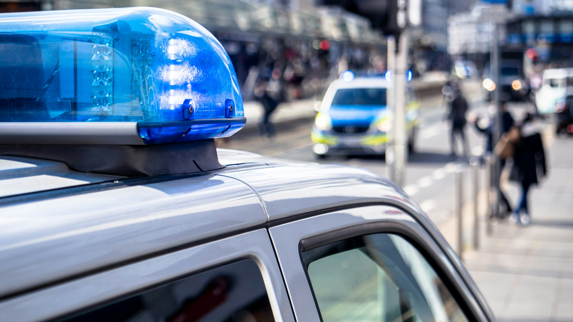Polizeiauto in der Stadt