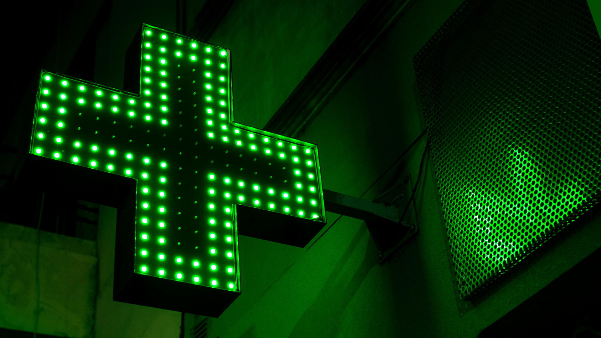 Grünes LED Plus Zeichen