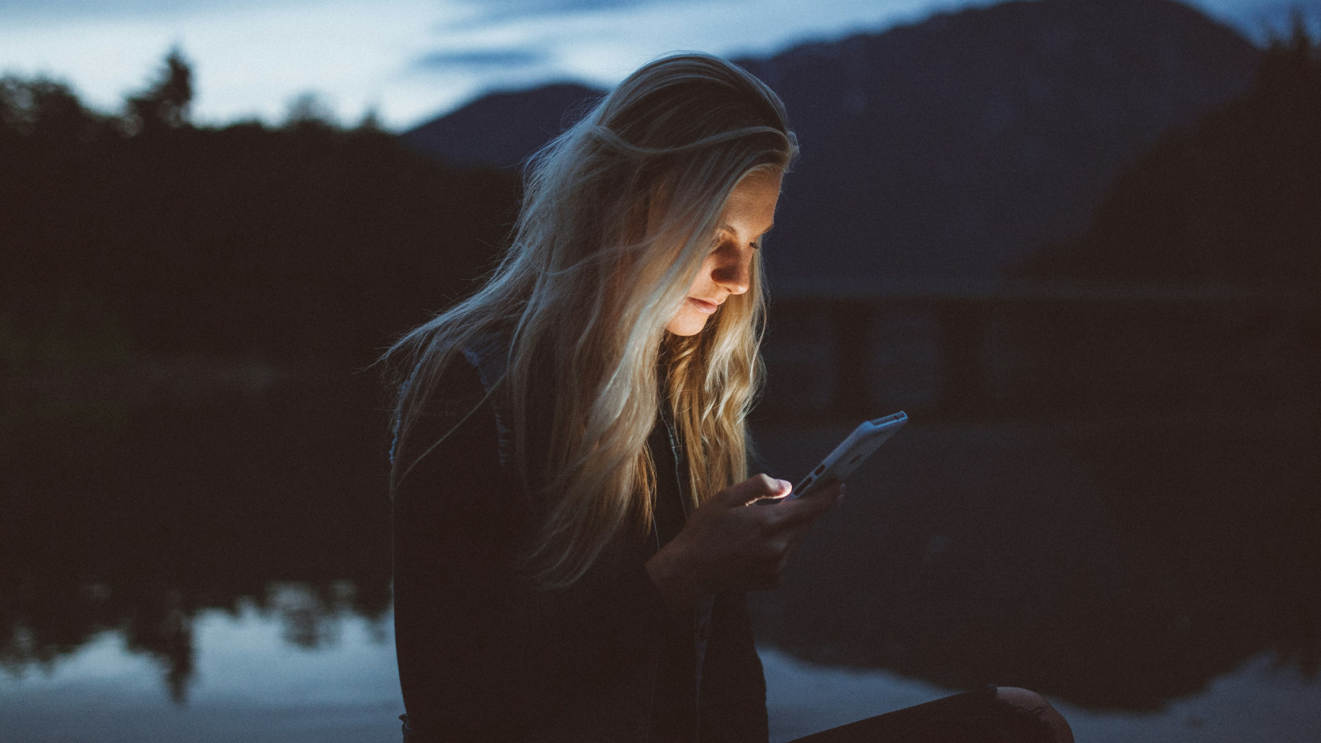 Frau mit Smartphone