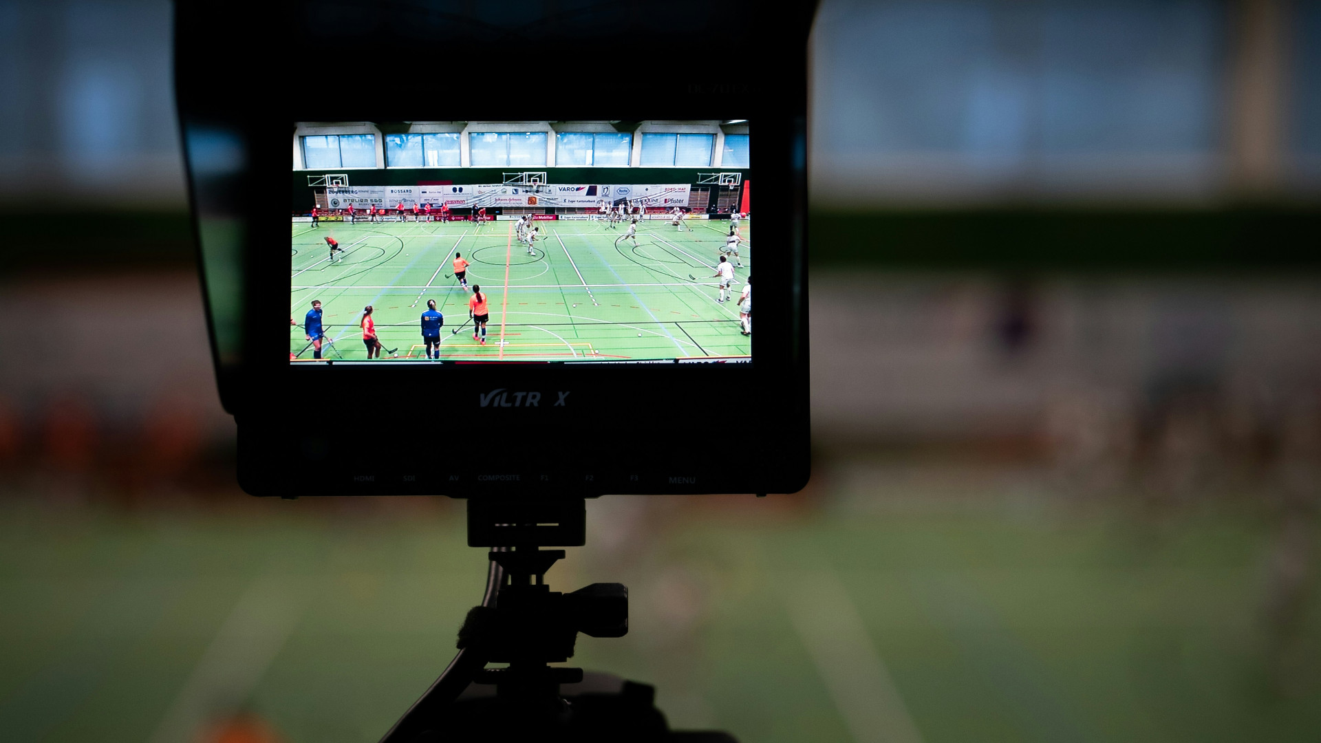 Kamera die Fußballfeld filmt 