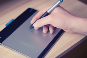 Themenbild digitale Geschäftsprozesse Stift für Tablet