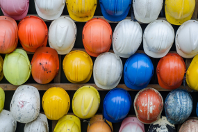 Themenbild Arbeitssicherheit Helme