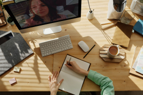 Online-Unterricht mit Lehrerin