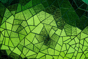 Glasscheibe in grünem Licht