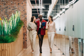 drei Frauen im Büro