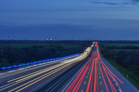 Zeitrafferbild von Autobahn