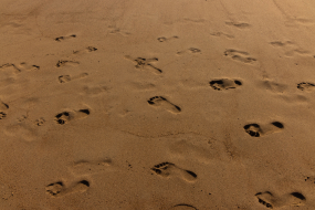 Fußabdrücke im Sand