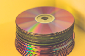 ein Stapel CDs