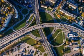 Autobahnkreuz von oben