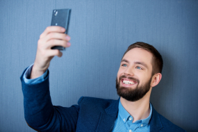 Bewerbung - Selfie - Videocall - Business - Telefonat 