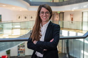 Das Pressefoto der Gesundheitsökonomin Ariel Dora Stern zum Thema Ausgründungen aus Universitäten in Deutschland