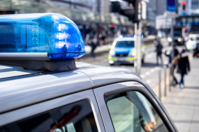 Polizeiauto in der Stadt
