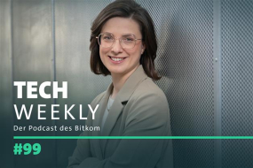 Teaserbild der Folge 99 vom Bitkom-Podcast, zum Thema Halbjahreskonjunktur und EU-Quantenstrategie.
