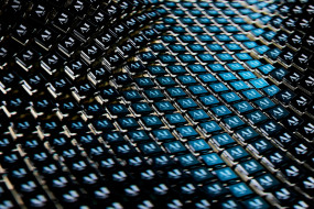 Tastaturartiges Pattern auf dem ganz viel AI steht