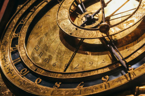 Nahaufnahme einer alter großen Uhr