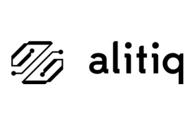 Logo von alitiq: abstraktes grafisches Element links, Schriftzug „alitiq“ rechts, schwarz auf weißem Hintergrund.