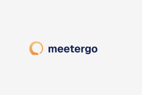 Logo von "meetergo": orangefarbene Sprechblase links, dunkelblauer Schriftzug "meetergo" rechts auf weißem Hintergrund.