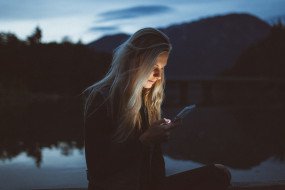 Frau mit Smartphone