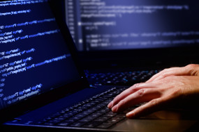 Laptop auf dem Programmiert wird