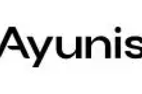 Schriftzug "Ayunis" in schwarzer, gerader Schrift auf weißem Hintergrund.