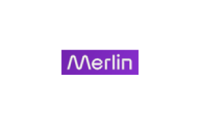 Logo mit dem Text „Merlin“ in lila Schrift auf weißem Hintergrund, stilisierter Buchstabe „M“.