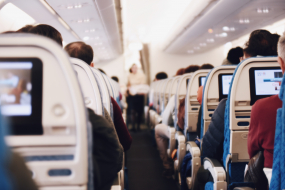 Themenbild für Luftfahrt zu Bordunterhaltung mit Blick ins Flugzeug