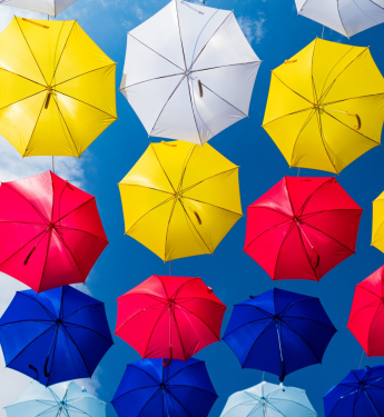 Regenschirme von unten