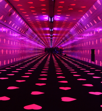 Tunnel mit Herzen