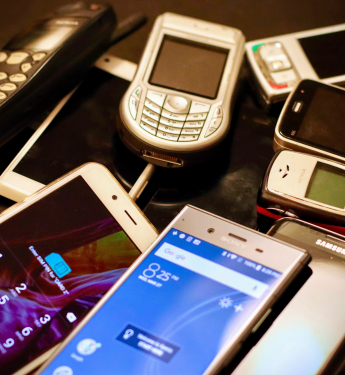 Alt-Geräte - Smartphones - Recycling - Entsorgung - Technik - IT