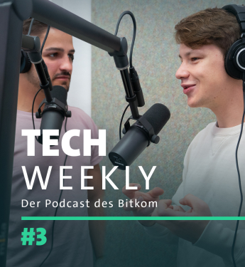 Cover der 3. Folge des Bitkom-Podcast Tech Weekly zum Thema Bundeshaushalt 2024 und die Zukunft der deutschen Digitalisierung mit Fabian Zacharias, Leiter für Public Affairs und Paul Hannappel, Referent Mobility & Logistics beim Bitkom