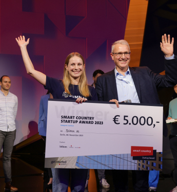 Die Gewinner des Smart Country Startup Award 2023 Summ AI auf der Smart Country Convention 2023.