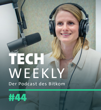 Cover der Folge 44 vom Bitkom-Podcast Tech Weekly zum Thema Künstliche Intelligenz in der Landwirtschaft mit Jana Moritz, die Digital-Farming-Expertin des Bitkom
