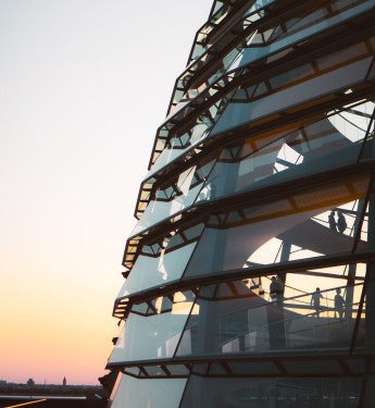 Bundestag-Kuppel im Sonnenaufgang