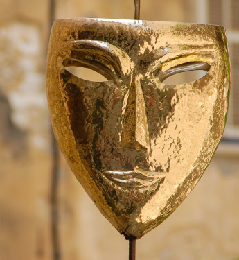 schlichte goldene Karnevalmaske