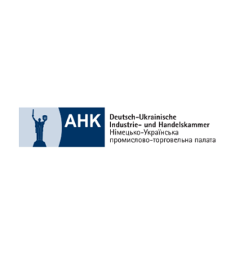Logo der AHK Ukraine: stilisierte Statue mit erhobener Hand, Text „AHK“, „Deutsch-Ukrainische Industrie- und Handelskammer“, „Німецько-Українська промислово-торговельна палата“.