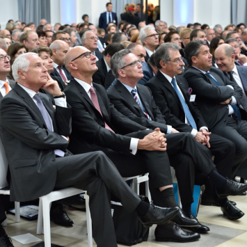 Blick ins Publikum auf die politischen Persönlichkeiten beim IT-Gipfel 2014.
