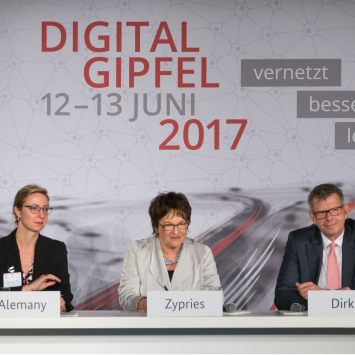 Pressekonferenz auf dem Digital-Gipfel 2017, u.a. mit Thorsten Dirks.