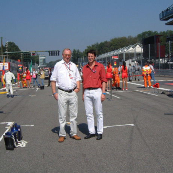 Dr. Volker Jung und Dr. Bernhard Rohleider beim Großen Preis von Italien in Monza 2002.