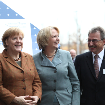 Gruppenfoto von u.a. Prof. Dieter Kempf und Angela Merkel